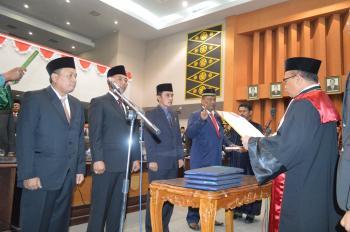 Galeri Foto Pelantikan 4 Pimpinan Defenitif DPRD Kota Pekanbaru 2014