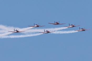 JAT TNI AU menari-nari di langit Pekanbaru