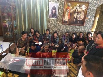 Ayah tutup usia, Momo Geisha dipastikan tiba di Pekanbaru siang ini