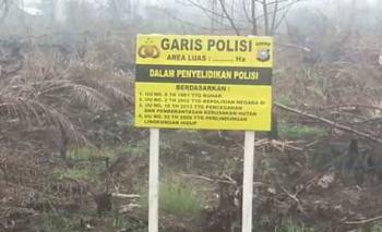Hutan konservasi kerumutan yang terbakar dipasang police line