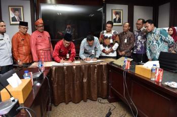 Bank Riau Kepri dan Badan Wakaf Indonesia Perwakilan Riau MoU Setoran Wakaf