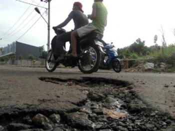 Dinas PU Pekanbaru Tambal Sulam 23 Titik Jalan Rusak