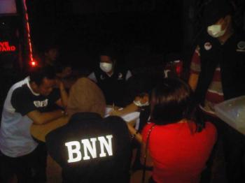 Saat BNN Razia Narkoba, MP Club Pekanbaru gembok pintu masuk