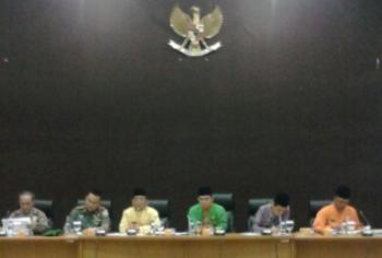 Tak Ikut Rakor Karhutla, Bupati Pelalawan Ancam Lima Perusahaan!