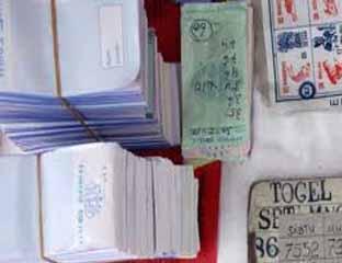 Oalah! Di warung, Kakek 62 tahun di Dumai buka usaha judi togel