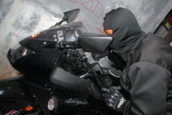 Kepergok curi motor Ninja, warga Sail babak belur dihakimi massa