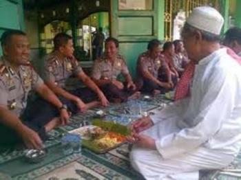 Polsek Bagan Sinembah Ajak Masyarakat Bukber di Halaman Mapolsek