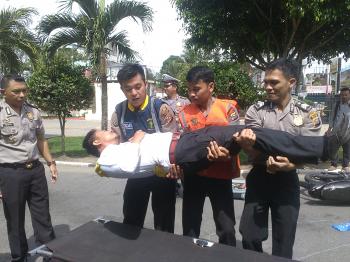 Polres Rohul Gelar Simulasi Pertongan Pertama Korban Laka Lantas Mudik 2016