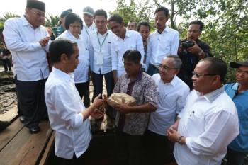 Petani sagu Abdul Manan pakai Dana Bantuan Jokowi bangun DAM