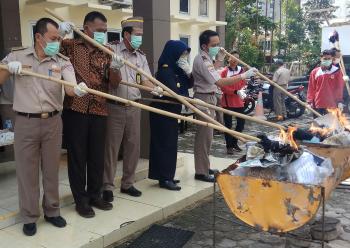 Berpotensi Mengandung Virus-Penyakit, Produk Impor Ini Dimusnahkan