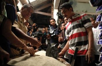 Resah Peredaran Beras Plastik, Warga Rohil Minta Pemerintah Gelar Operasi Pasar