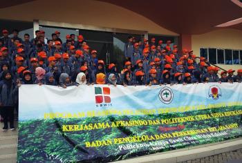 Berhenti kutip berondolan, 97 anak buruh tani & petani sawit dikuliahkan Apkasindo Riau