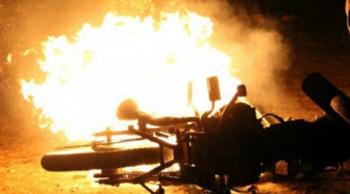 Warga Kiyab Jaya Pelalawan bakar sepeda motor milik si Maling