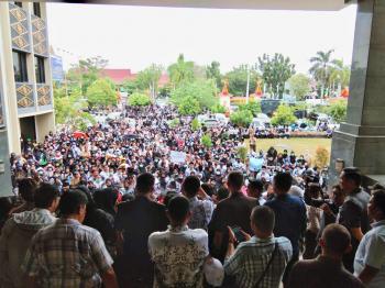 Buntut Kebijakan Wali Kota Hilangkan TPP, Ribuan Guru Seruduk DPRD Pekanbaru
