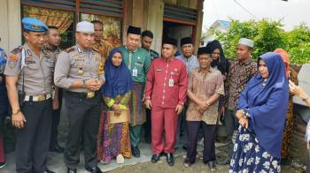 Janda Tukang Bersih Masjid Dikunjungi Jumat Barokah Polresta Pekanbaru
