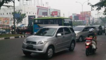Foto Warga : Bus Trans Metro Mogok, Jalan Macet