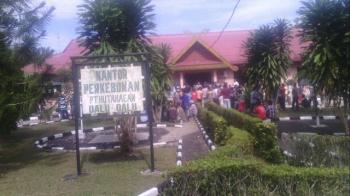 Potong Gaji dan Hapus Tunjangan, PT Hutahaean didemo karyawan
