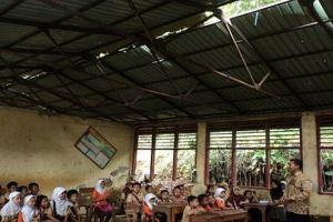 Mirip kandang kambing, SMA 2 di Rohil minta Ruang Kelas Baru