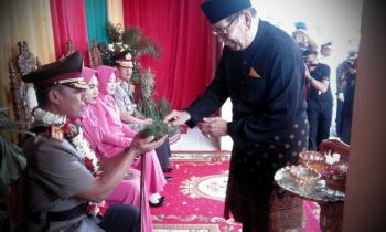Tradisi Tepung Tawar awali prosesi Pisah Sambut Kapolda Riau