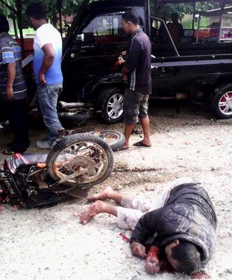 Dihantam Pick Up, 2 Pengendara sepeda motor di Rohil kritis