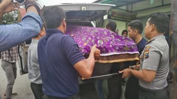 Wakapolresta Pekanbaru Lepas Jenazah Korban Supir Go car dari RS Bhayangkara