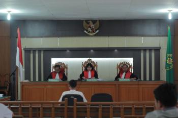 Oknum Polisi Penyelundup Trenggiling Jalani Sidang Perdana