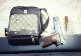 Tiba-tiba saja nenek di Pekanbaru ini dititipi pistol buatan Belgia