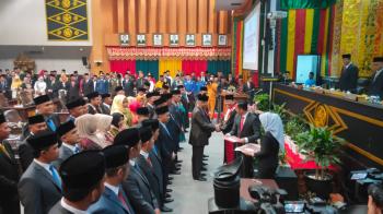 45 Anggota DPRD Pekanbaru Periode 2019-2024 Resmi Ucapkan Sumpah & Janji