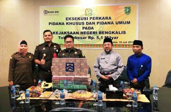 Kejari Bengkalis setor Rp5,1 Milyar uang rampasan ke Kas Negara