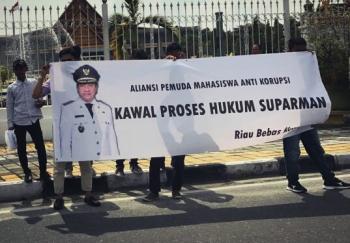 Demo, Aktivis di Riau desak KPK kawal kasus korupsi Suparman