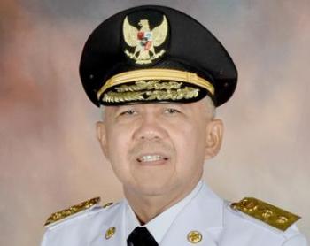 Walah! Darurat Asap, Plt Gubri Izinkan Istri dan Pejabatnya ke Cina