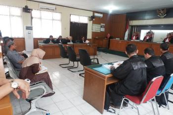 Terdakwa Muntah Saat Sidang Korupsi Alkes RSUD Riau