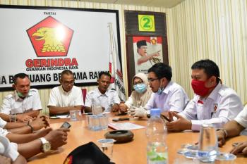 DPC Gerindra Turun Aksi Disinfektan ke 120 Masjid di Kota Pekanbaru