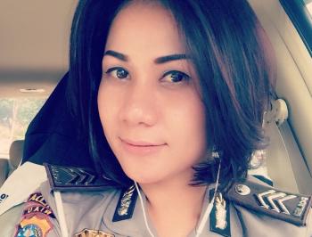 Brigadir Yola, Polwan Cantik Polda Riau, doyan nunggangi Moge