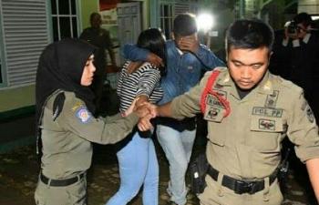 Diduga mesum, tiga pasangan remaja terjaring razia