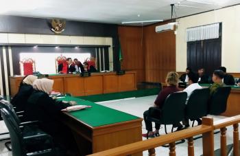 Kasus korupsi Alkes RSUD Arifin Achmad, Tiga Dokter Divonis Penjara