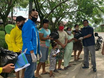 KNPI Pekanbaru Distribusikan Sembako Kepada Warga Terdampak Corona