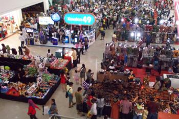 Hari Terakhir Libur, Warga Padati Mall di Pekanbaru