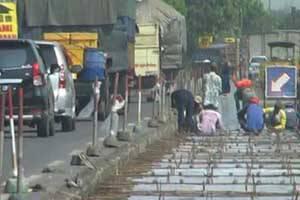 Wah! Macet Panjang, Ratusan Kendaraan Antri di Lokasi Perbaikan Jalintim