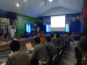 Disdukcapil Pekanbaru Ajari Polisi Cara Verifikasi KTP Aspal