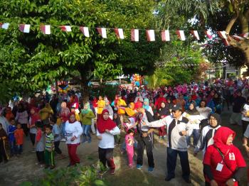 Jalin Silaturahmi, Anggota DPRD Sri Rubiyanti & Sahabat Relasi semarakkan HUT RI