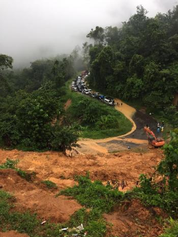 Jalur lintas barat Riau-Sumbar putus, komisi II minta Disperindag pantau harga pasar