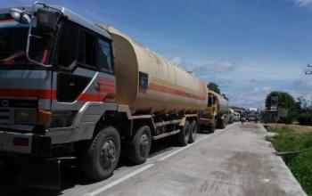 Jalan Lintas Timur Duri 14 Jam Macet Total