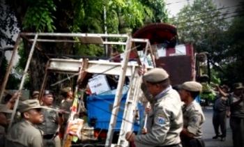 Dewan apresiasi penertiban PKL di badan jalan, Jhon Romi: volume padat, jalan macet