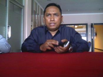 Panwas Rohil Mulai Tertibkan APK Paslon di Seluruh Kepenghuluan