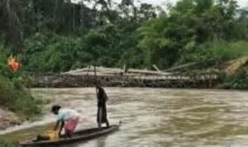 Jembatan Ambruk Akibat Banjir, 2 Desa di Rohul Terisolir