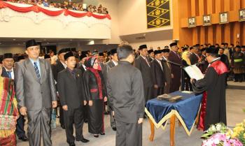 Galeri Foto Sidang Paripurna Istimewa Pelantikan Anggota DPRD Pekanbaru 2014-2019
