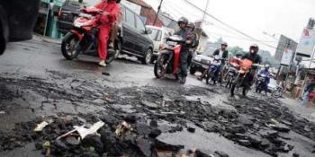 Akses jalan ke desa hampir putus, Pemda Bengkalis kok diam?