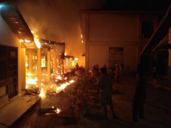 Kebakaran Hebat Hanguskan Sebagian Gedung SMP Negeri 4 Pekanbaru