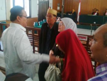 Septina Hadiri Sidang PK Rusli Zainal